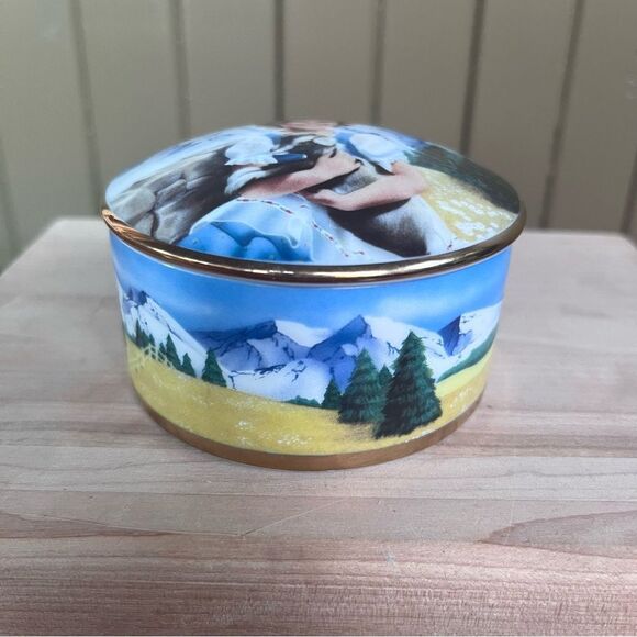 Danbury Mint Shirley Temple as Heidi Music Box - Picture 11 of 11